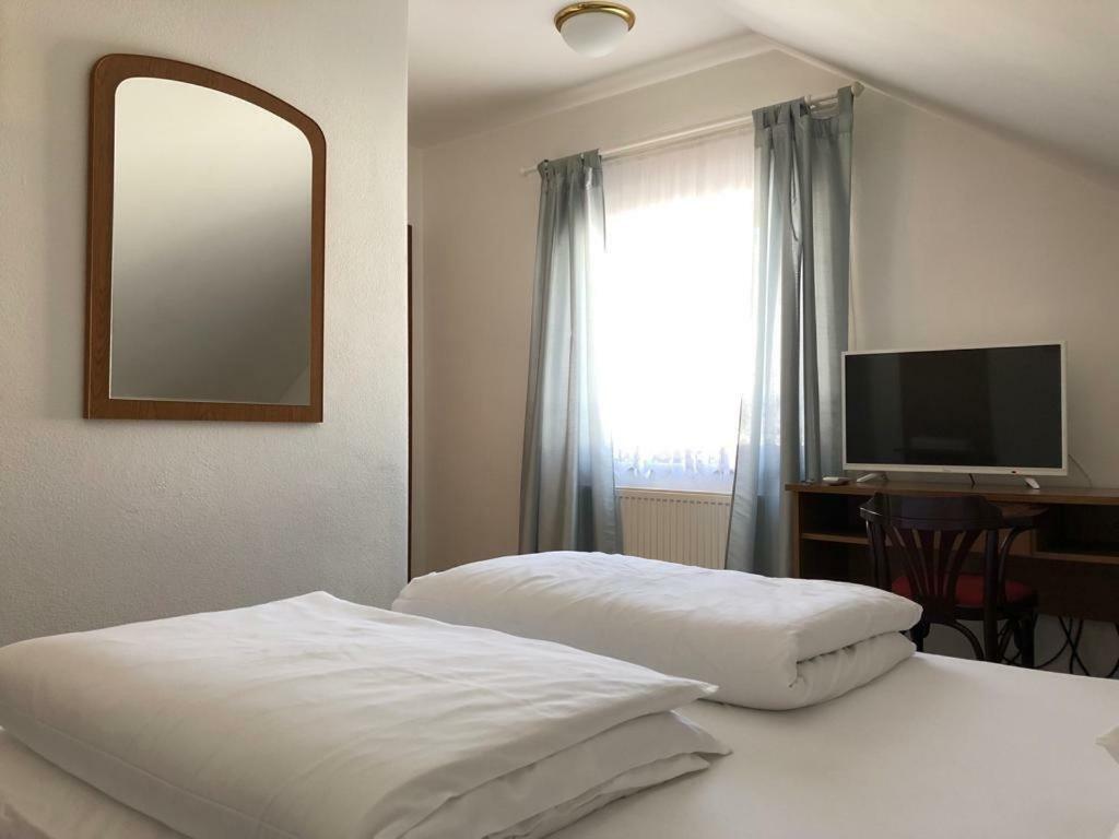 Hard Rock Rooms For Two Лівно Екстер'єр фото